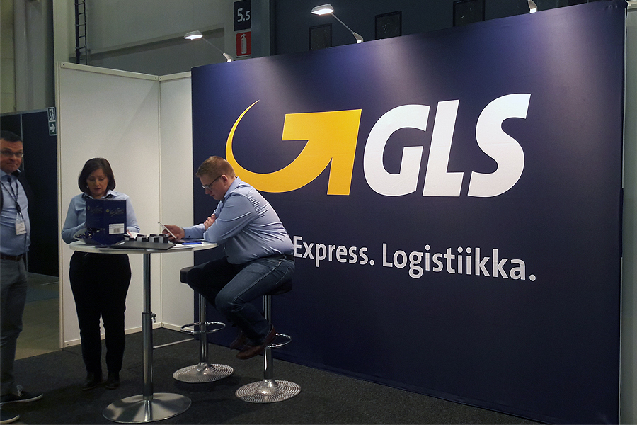 FULL_Panorama_jakamaton_jatkuva_kuva_logoseina_GLS Affordable Banner Wall with aluminum tube profile